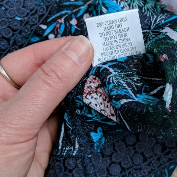 Light Weight Butterfly and Flower Top - Picture 8 of 8